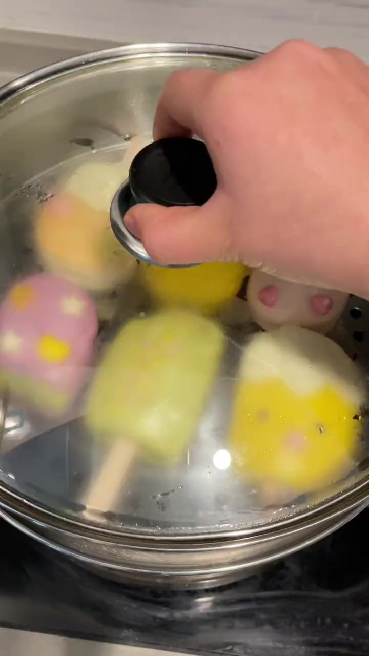 早餐不知道给娃吃什么,试试 不二宝贝 这个 果蔬馒头 吧,牛奶和面,果蔬榨汁,雪糕造型孩子