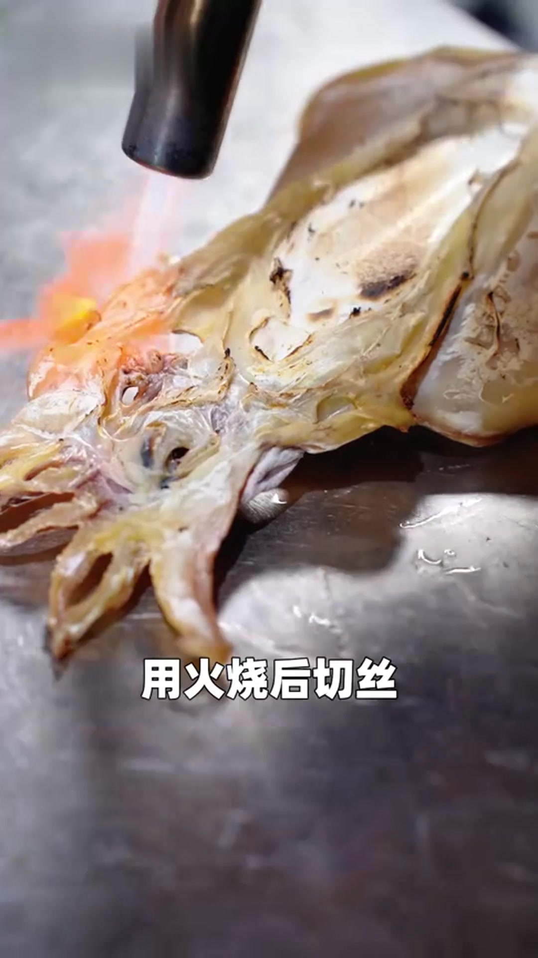 过年吃笋子,就做一道墨鱼笋丝来吃吧