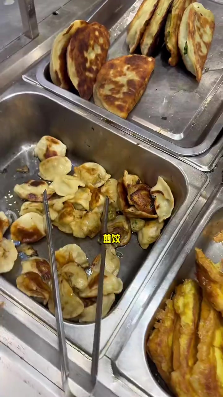 来沈阳炫盒饭自助了,早餐10块,正餐16吃到扶墙出还不限时,建议全国推广!食堂随拍 今日伙