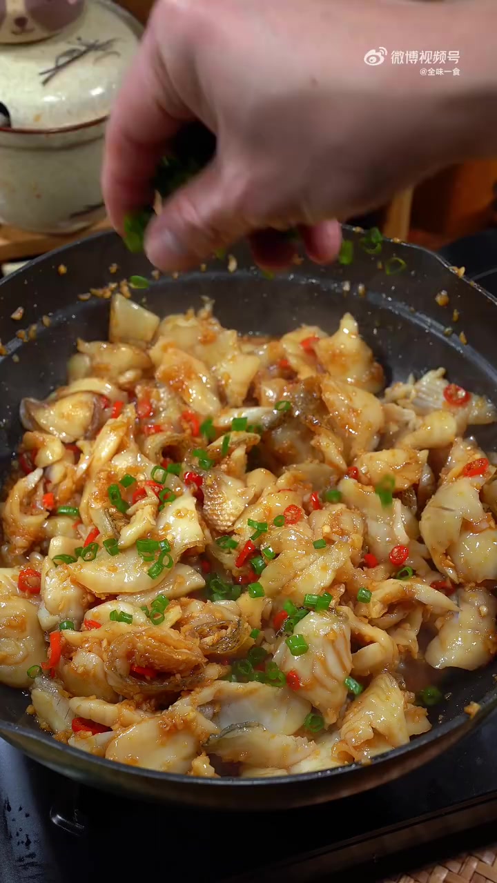 舌尖上的武汉「蒜香鲈鱼片」年夜饭菜单+1,做法简单,鲜嫩美味