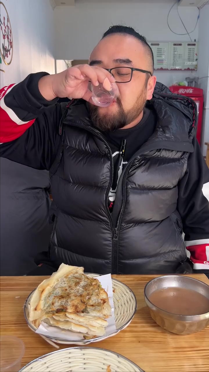 贾汪羊油菜煎饼来了一定要试试!徐州美食 贾汪美食 徐州大胡子 菜煎饼