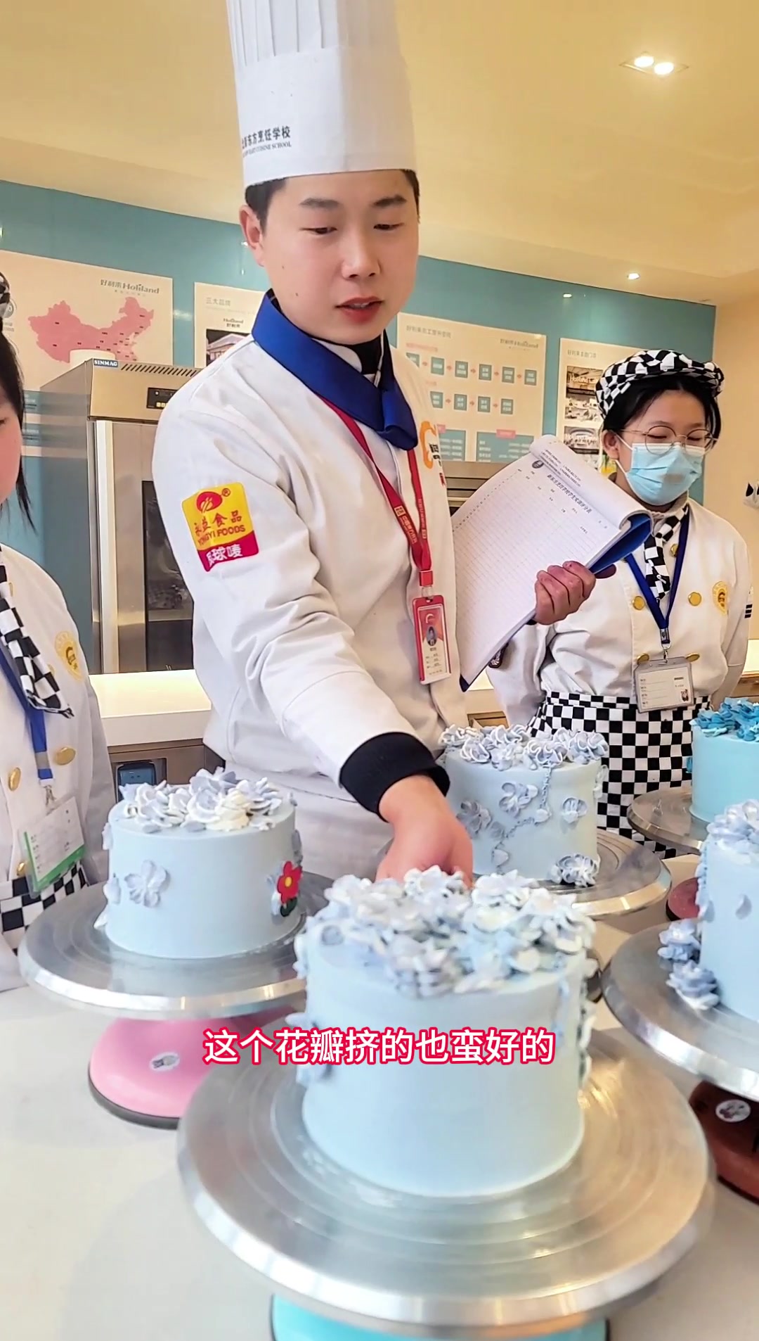 裱花蛋糕是西点学习中的基础,但并不简单,跟着老师学起来