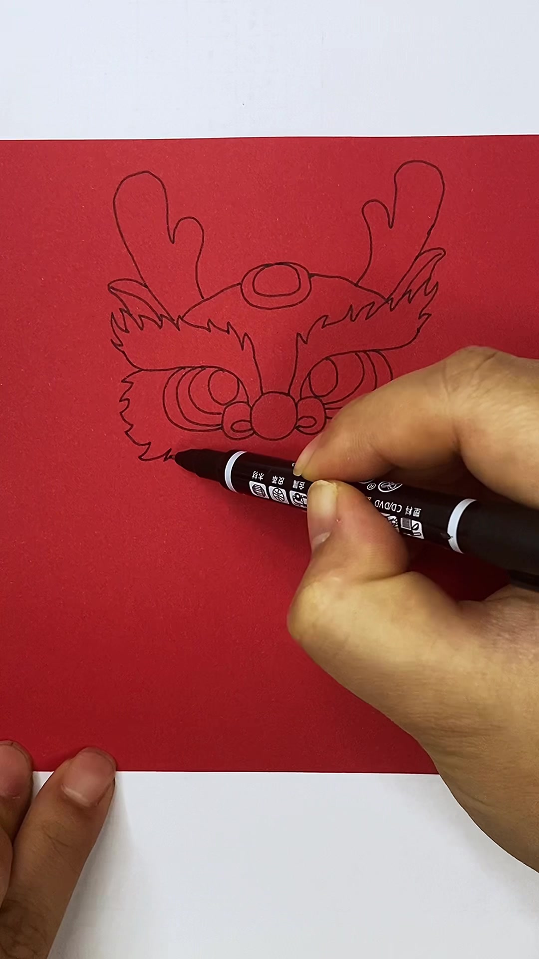 爸爸妈妈分别画的龙年神龙,谁的更好看呢?