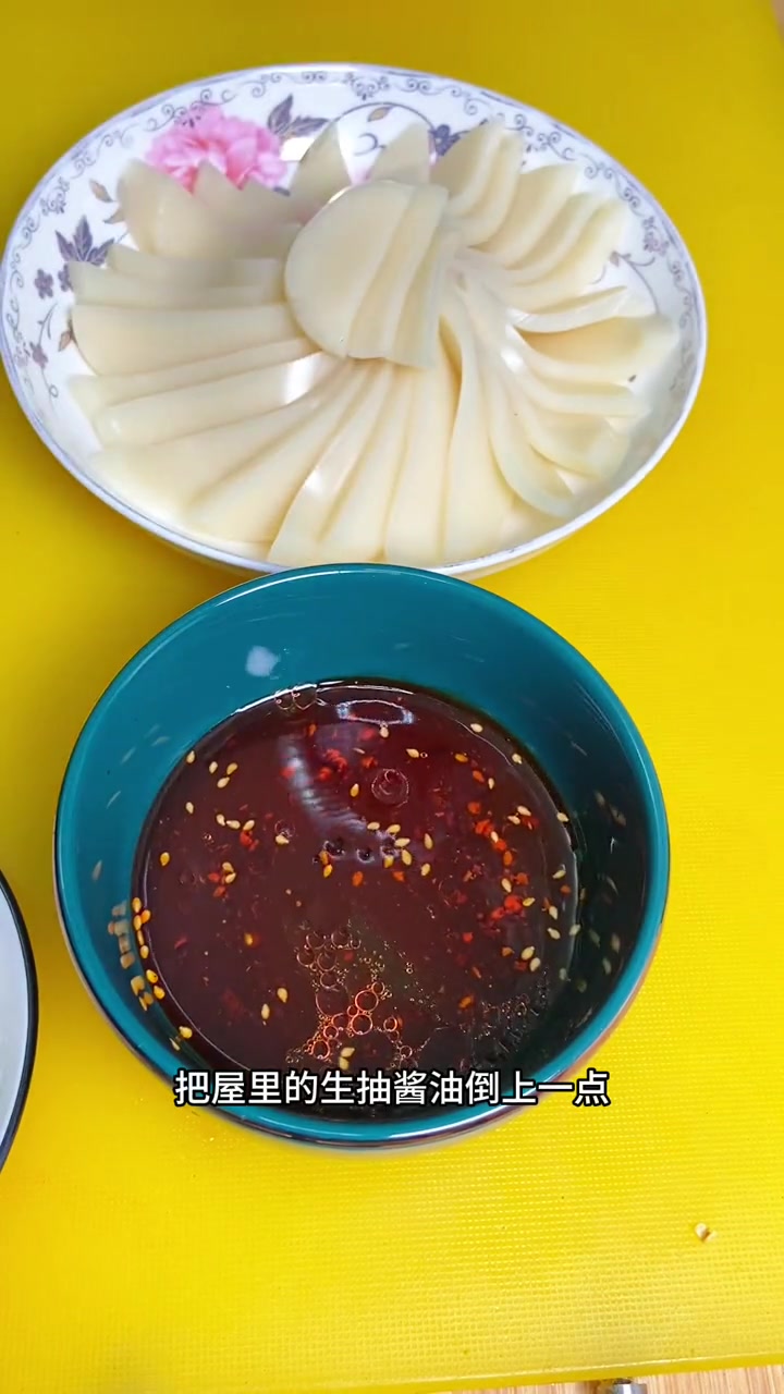 陕西人过年饭桌上必不可少滴凉拌皮老铺!年夜饭必不可少的凉拌菜 陕西特色美食推荐