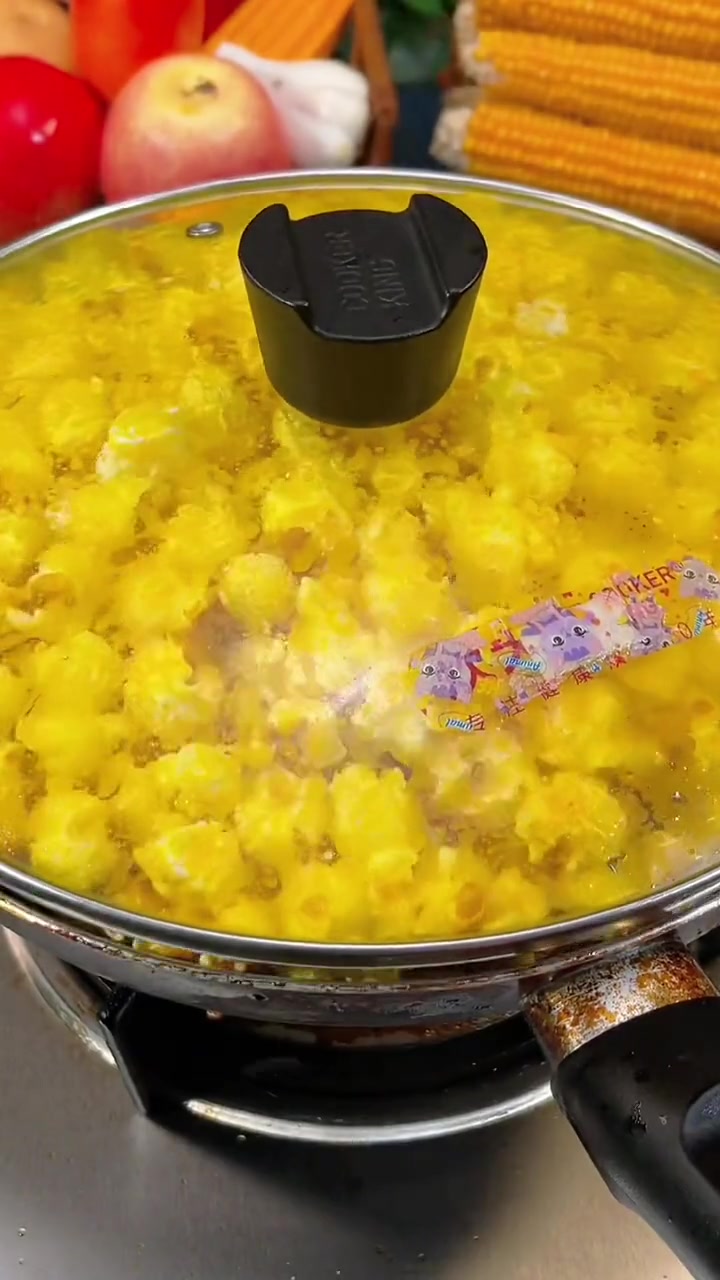 就这个 三合一爆米花,你就像我这样做,过年孩子们抢着吃 自制爆米花 妈呀太香了 大人小孩都