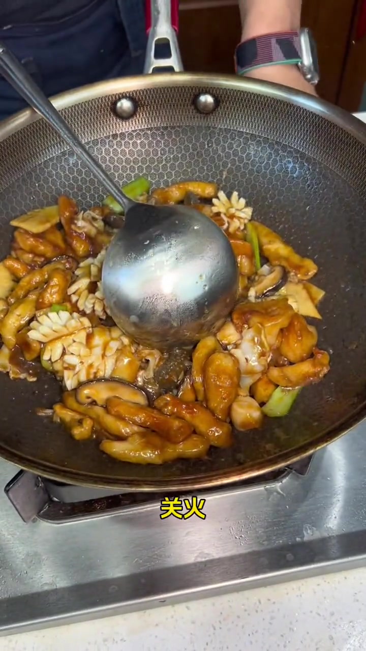 每个地方都有专属于当地的美食符号!这道菜上桌了可不光是美食的代表也是中国传统节日春节的开始