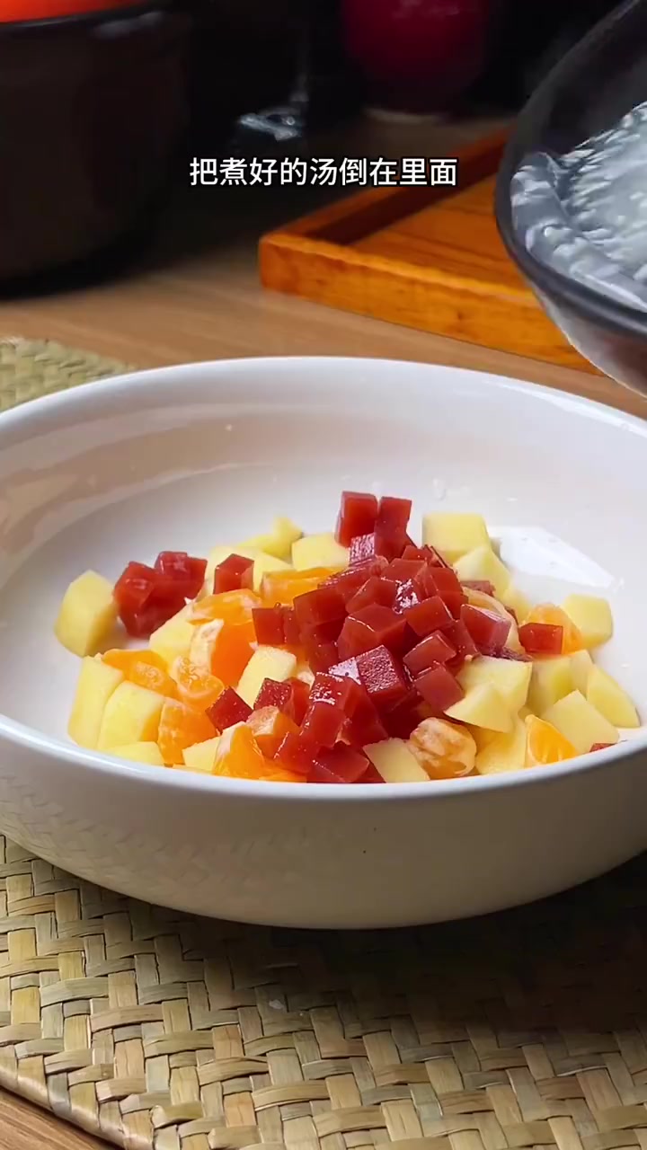 振兴新突破辽宁杠杠滴 年夜饭的第一个汤,水果甜汤,酸酸甜甜大人小孩都喜欢 美味辽宁嘎嘎香