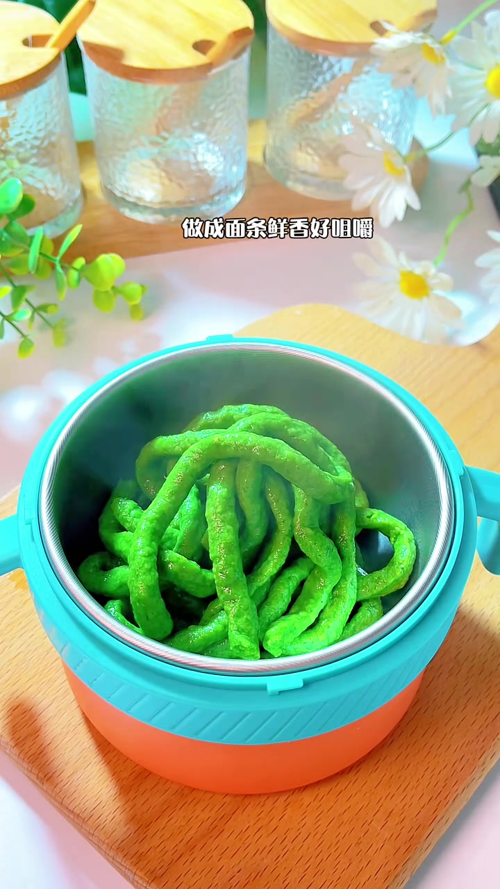 8月龄宝宝辅食|鲜虾菠菜线面 虾仁和菠菜的搭配营养密度高,做成软嫩好咀嚼的面条!孩子喜欢