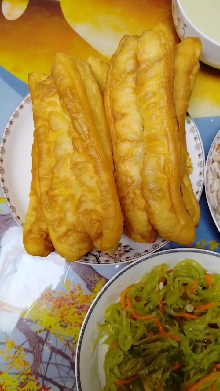 温暖的小饭桌,简单的饭菜,最容易的满足