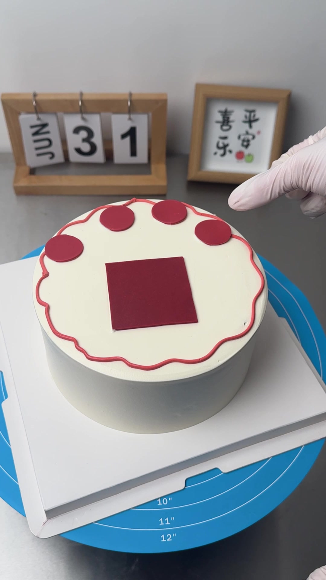 新年快乐 万事顺遂蛋糕。