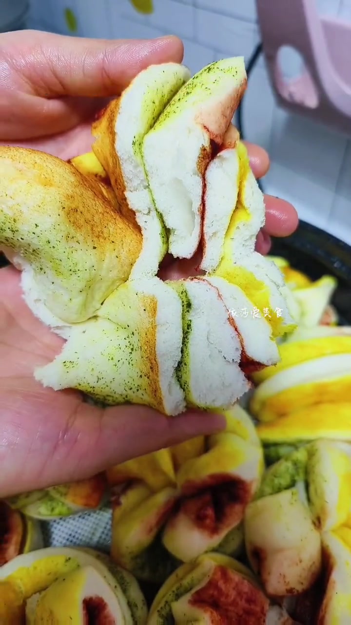 今日分享彩色花卷做法 花卷 蒸馍