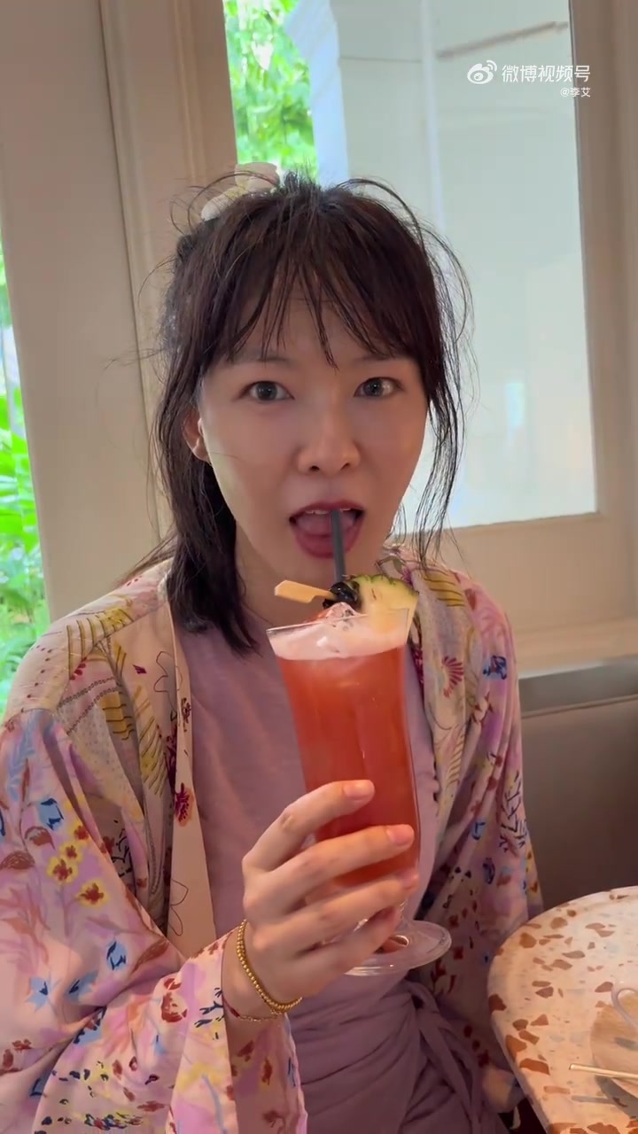 第一顿我们来酒店楼下的餐厅吃的名字叫Yarobiro,五个人大概花费了200多新币。bac