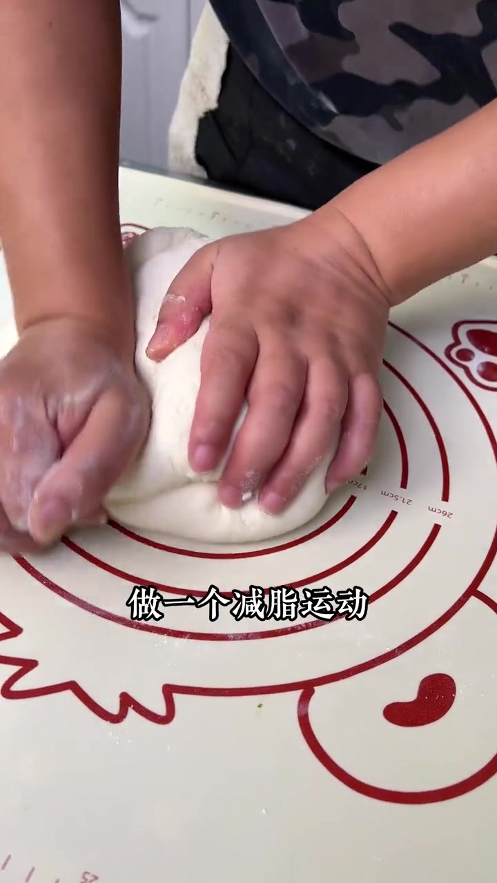 青椒肉丝包子做法步骤完整教程,简单又好吃,南方人也学的会 南方人分享做包子,有点忐忑哦,北