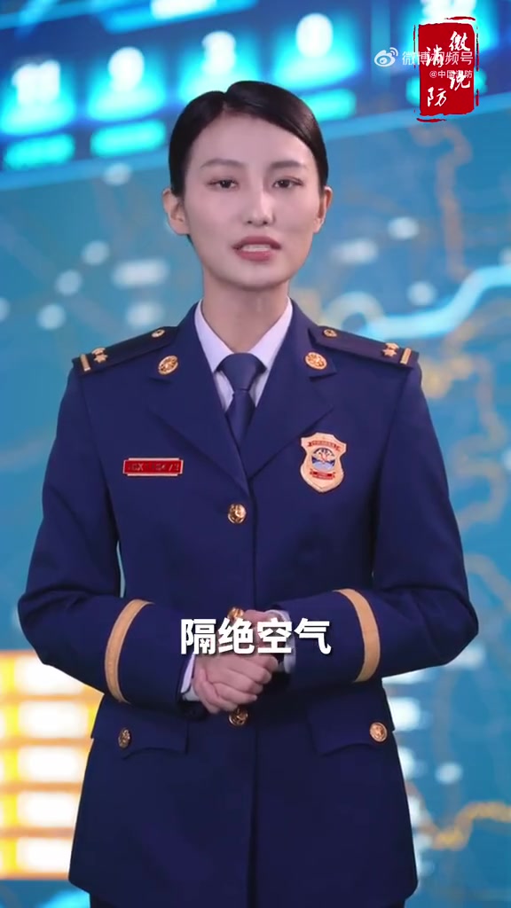 过年为什么要炸东西吃「油锅起火这样做「话筒」」你最喜欢的春节美食是什么?炸带鱼、炸丸子、炸