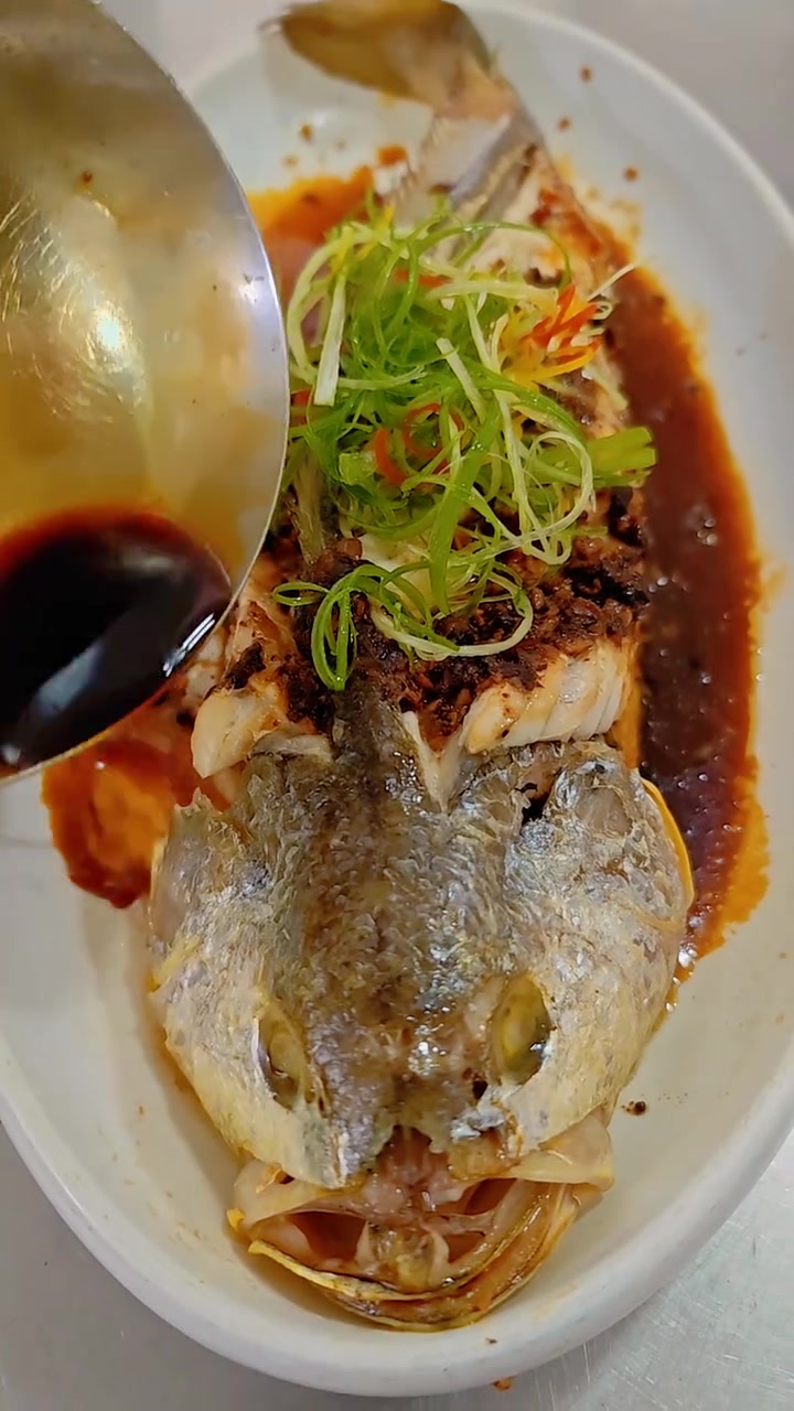 豉汁浇香大黄鱼