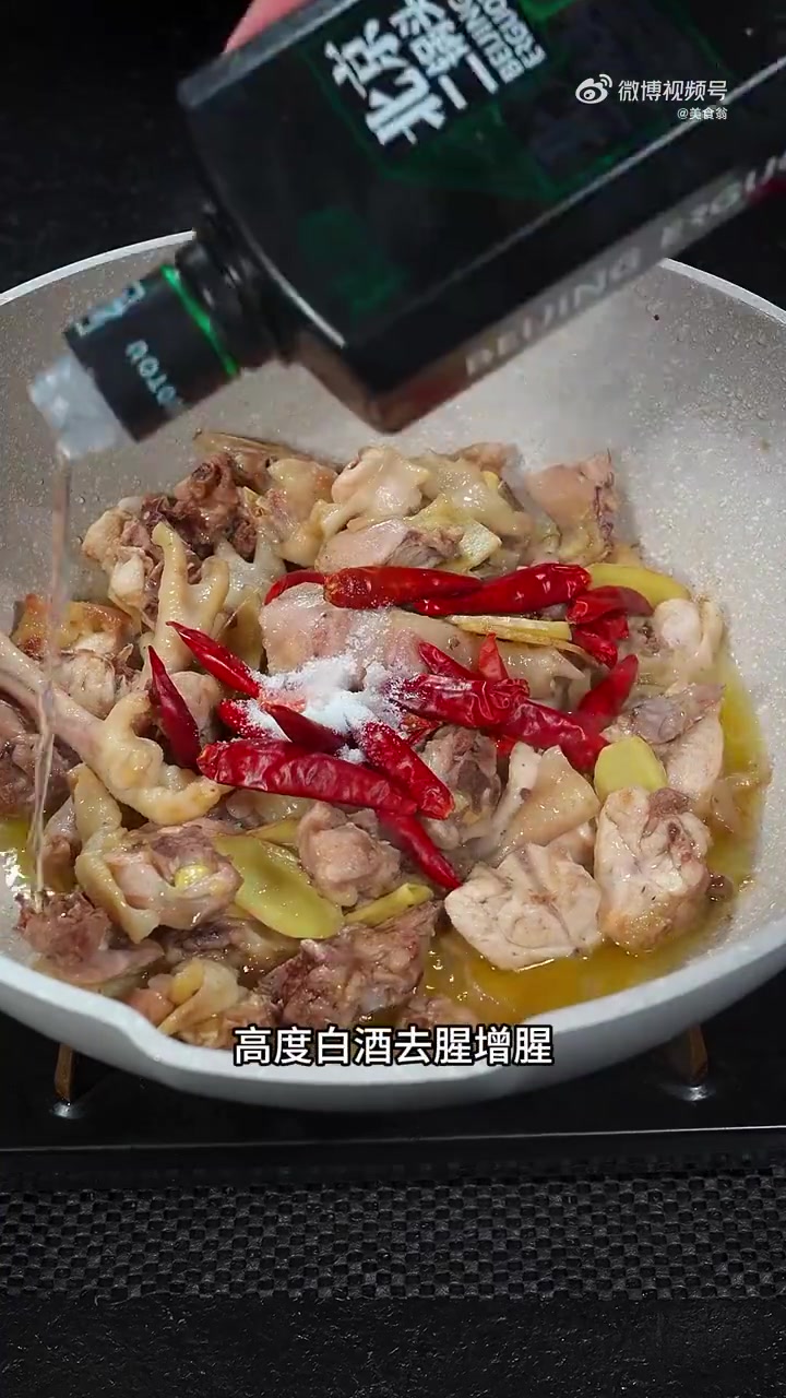 美味辽宁嘎嘎香 新时代六地辽宁杠杠滴 湖南传统家常土鸡肉做法,过年招待客人必备的美食。鸡肉
