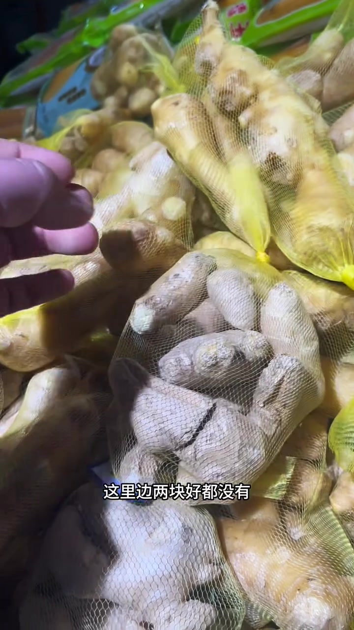 东北早市土豆哥大揭秘,过年蔬菜怎么挑,蔬菜挑选实用攻略!过年买菜避坑攻略,年货攻略,挑菜小
