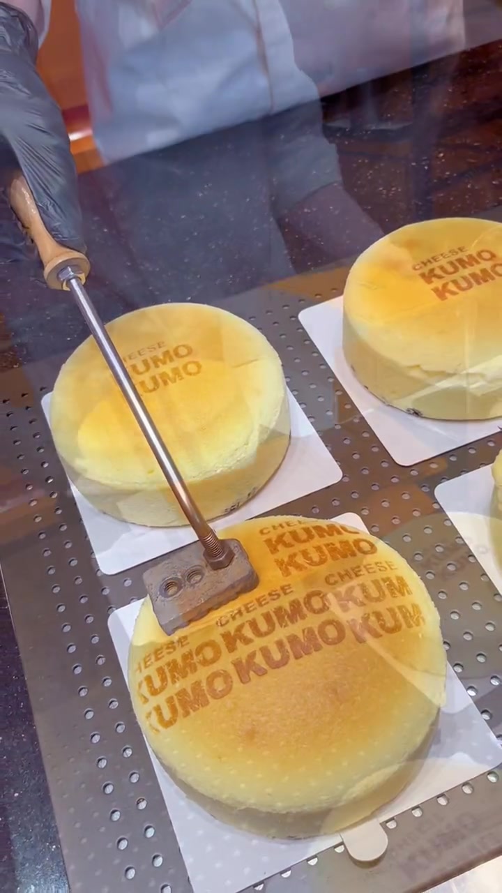 请让我心甘情愿的排队吃蛋糕只有他家了 kumokumo 芝士蛋糕 甜品治愈一切 新鲜出炉