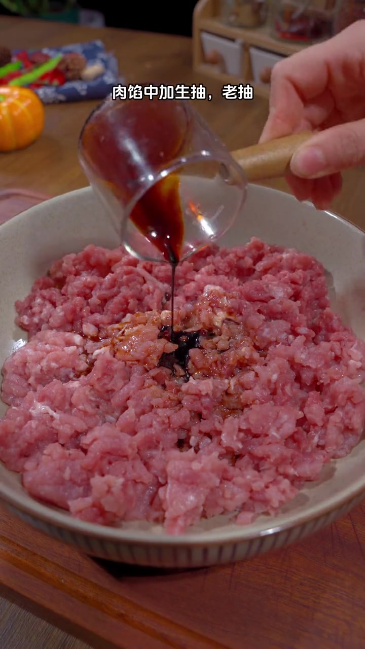 年夜的饺子藏着家的温馨和美好,祝大家新年快乐,阖家幸福!大年三十吃水饺 过年等的就是这口饺