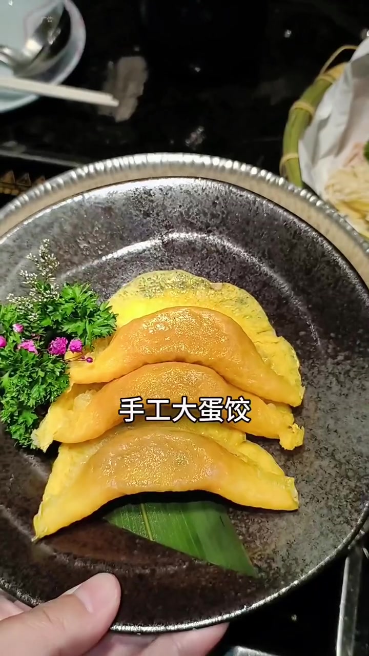 猪肚鸡现在正是时候,捞王锅物料理我就喜欢他家的味 有料好锅底不止猪肚鸡 捞王 秋冬进补 天