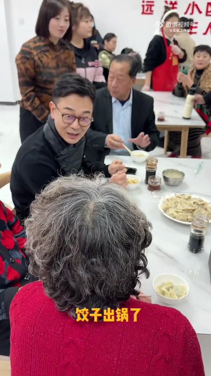 参加“爱心传递,情暖家乡”张家口市文旅公益宣传活动,写对联、包饺子,和阿姨一起学说蔚县话