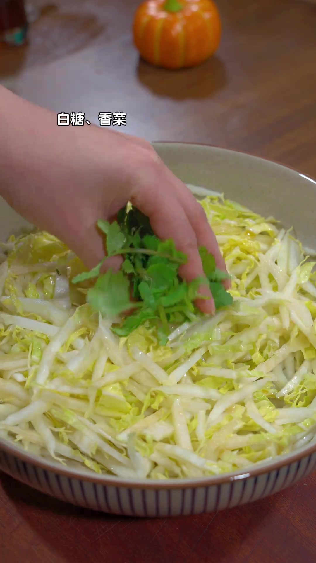 凉拌白菜丝,清爽又解腻 凉拌白菜 美食 凉菜系列 各地过年都在吃什么 白菜怎么拌才好吃