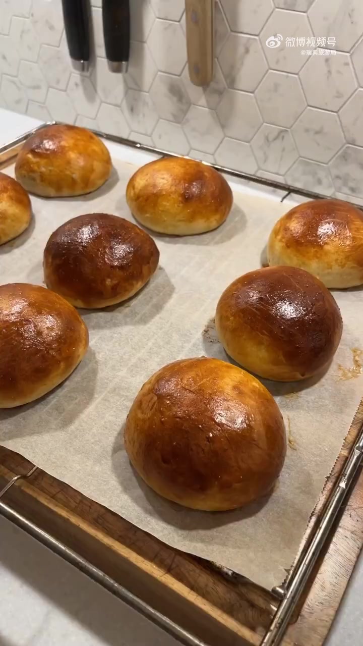 今天是瑞典一个非常特别的节日“Fettisdagen”,中文字面翻译为“肥胖星期二”。每年