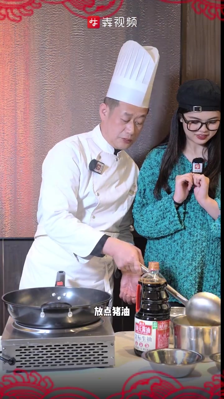 「锦绣中国年 ·新春硬菜速成班|绝味压锅鸭,“暴力”锁鲜」挑战一天学会一道春节硬菜!今天学