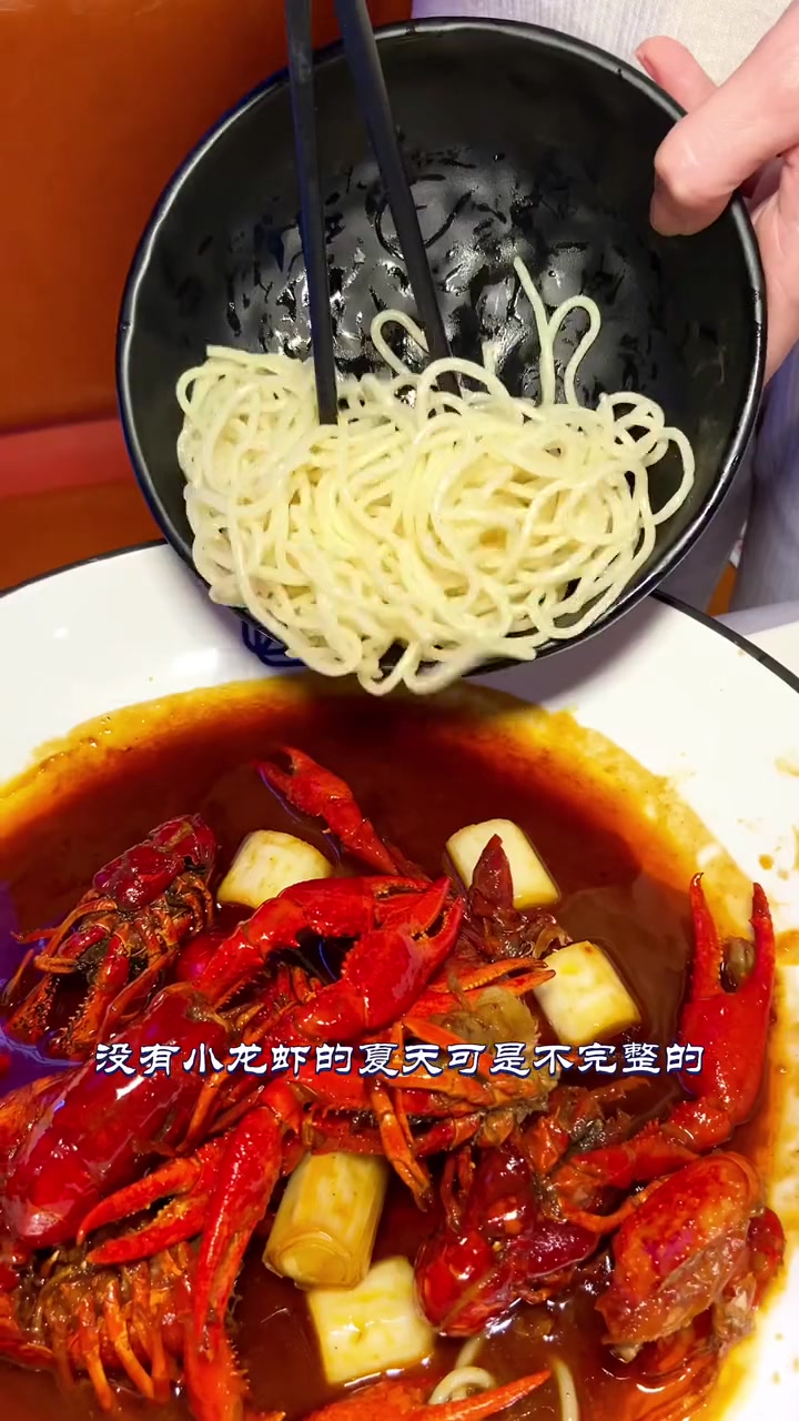 三十多年都不知道,原来小龙虾要这样DIY着吃 在深圳体验长沙人的快乐 夏天的第一顿龙虾配烧