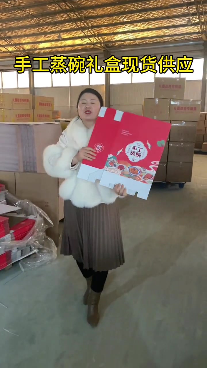 这款手工蒸碗礼盒,包装箱设计新颖独到,将美感与实用性完美结合。我们采用高品质材料,注重每一