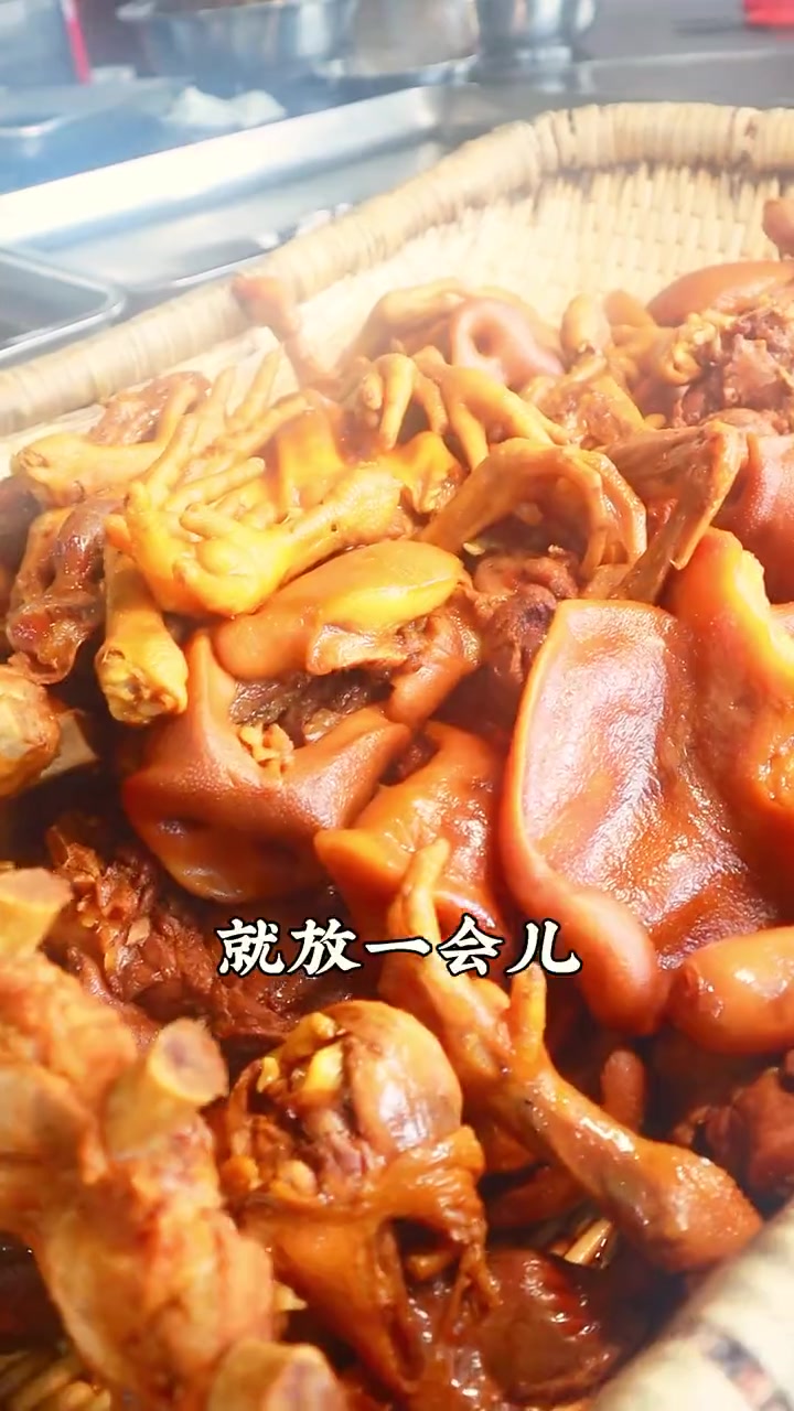 出出锅后的食材为什么需要快速分拣来 出出锅后的食材为什么需要快速分拣来 衢州鸭头杜师傅