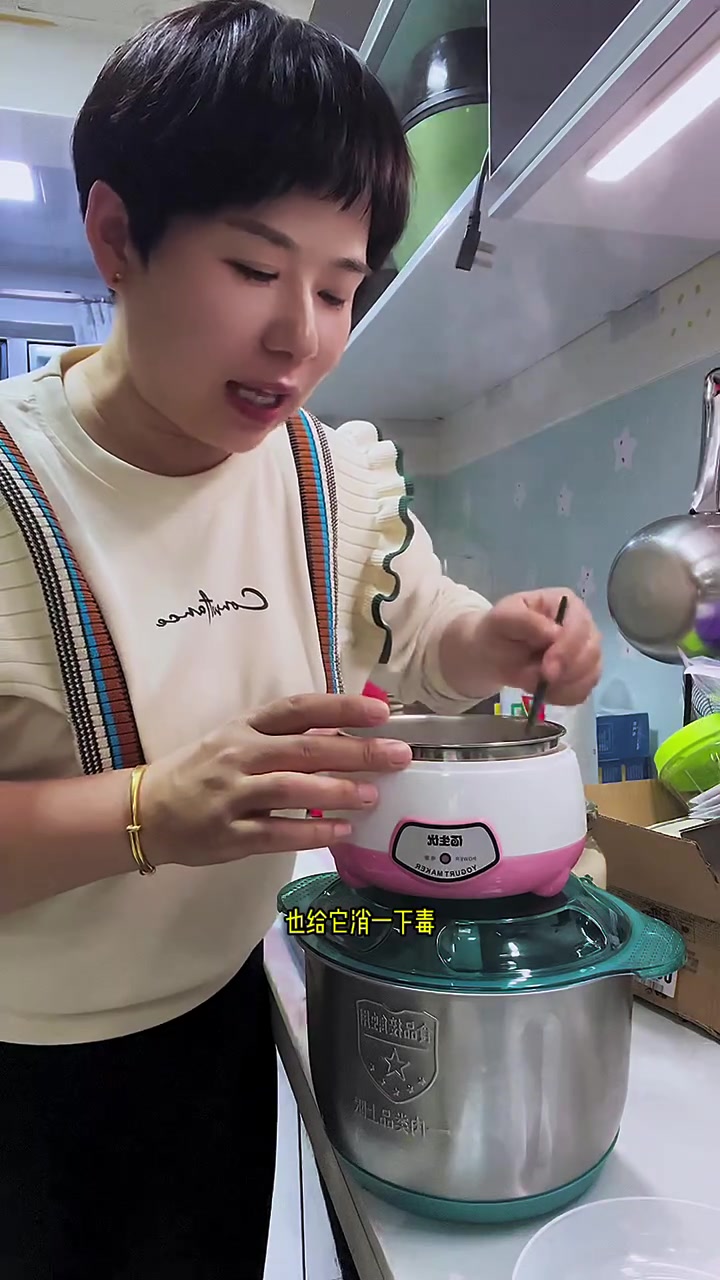 用酸奶机在家做酸奶 每次都可以成功 而且自制 没有任何添加,吃的就是健康
