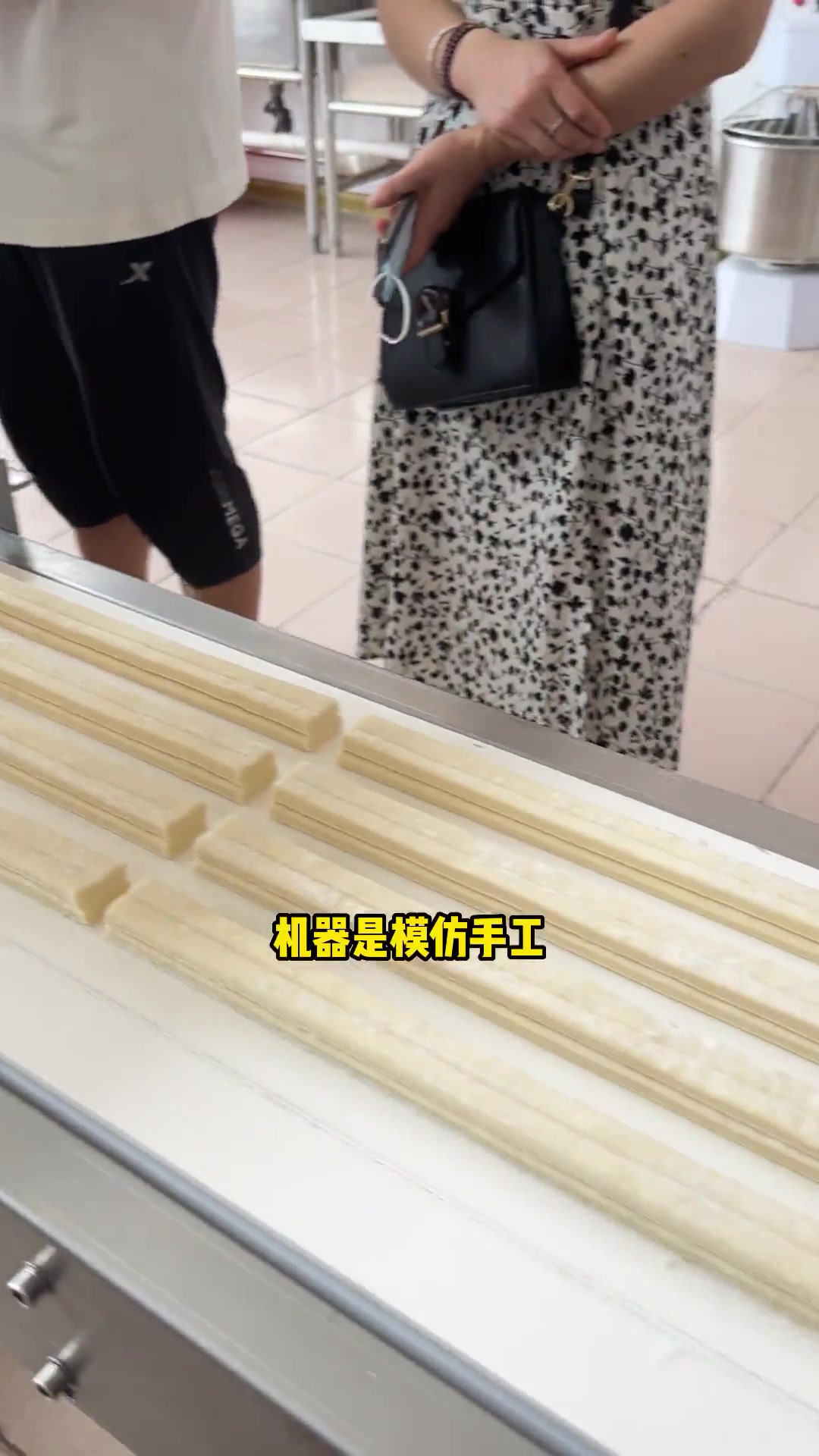 机器一根30公分,110克的油条,城本3毛左右,一小时3000多根 全自动油条机 食品机械