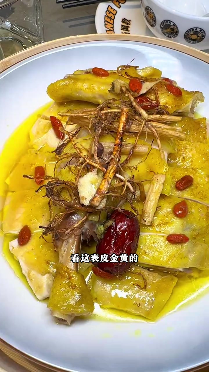 阳光金融楼下新开了家海南菜馆琼八鲜,食材是真不错,可以看到的新鲜。三亚美食 开启龙年逛吃新