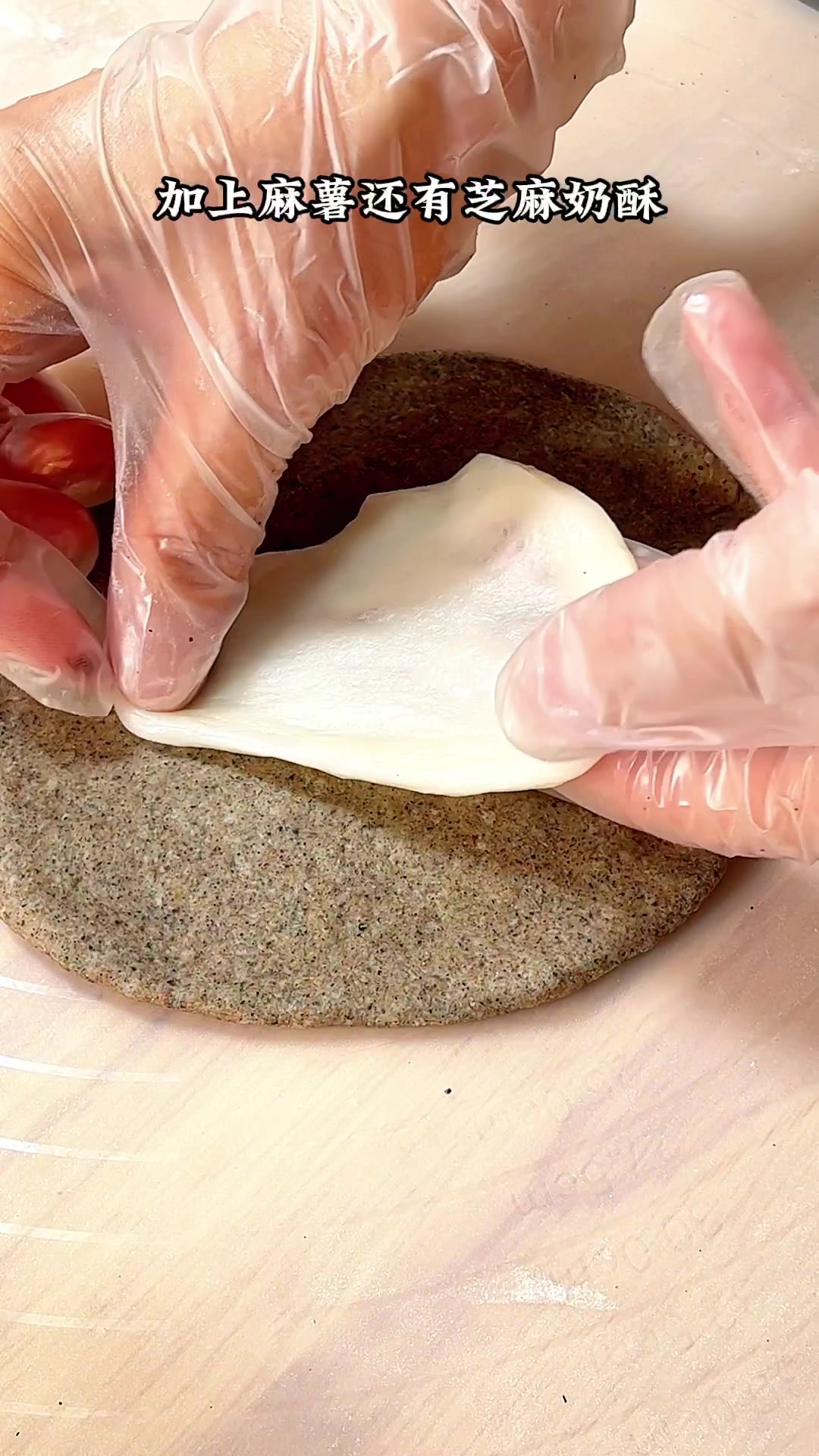 免揉面!平底锅黑芝麻麻薯全麦面包,真的非常香