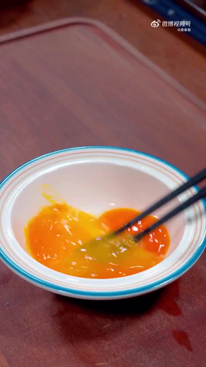 新时代六地辽宁杠杠滴 很多人不知道过年炸藕粉到底是用面粉还是用淀粉?其实做法真的比煮泡面还