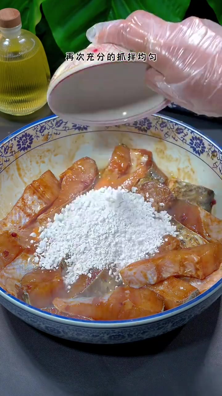 美味辽宁嘎嘎香 香酥炸鱼块,每到快过年家家户户都会炸年货,小酥肉,鱼块,排骨,带鱼,今天教