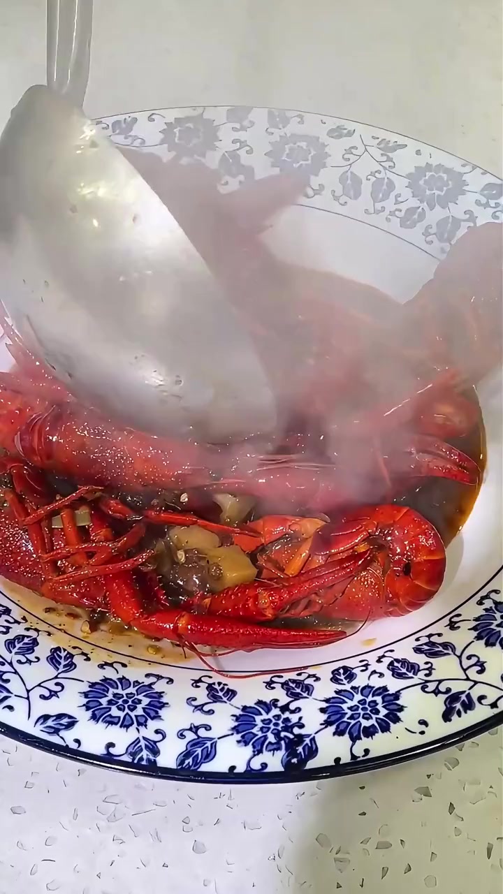 一年一度的小龙虾旺季就要到来了!你做好准备了没有?今天给大家分享龙虾店餐饮连锁麻辣龙虾的标