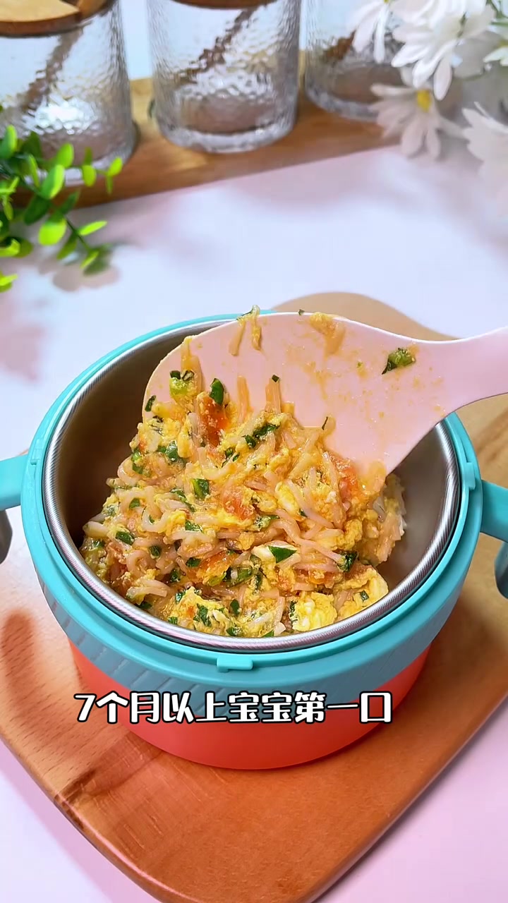 7月龄宝宝辅食|酸酸甜甜的番茄鸡蛋面 天气冷了,适合给宝宝做点面条吃吃,酸酸甜甜的番茄鸡蛋