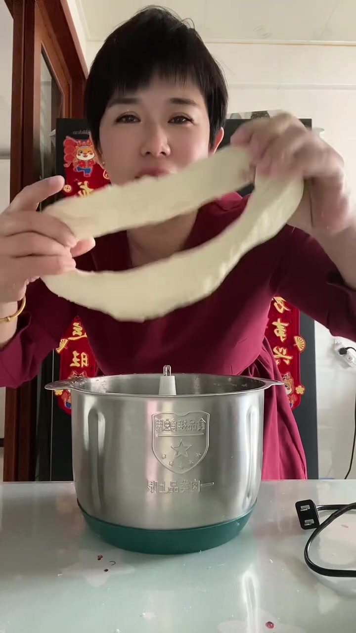 新款绞肉机活动来了,即日起左下角小黄车能拍到的,都是两个盆,到手五套刀,还有小刮刀和防滑垫