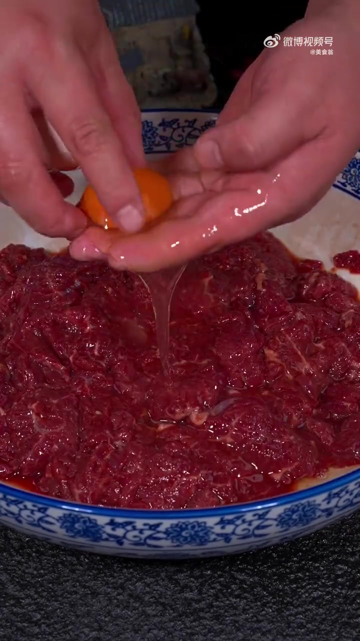 新时代六地辽宁杠杠滴 牛肉要怎么腌制才能那儿不柴呢?其实很多人顺序都搞错了。首先,八块一斤