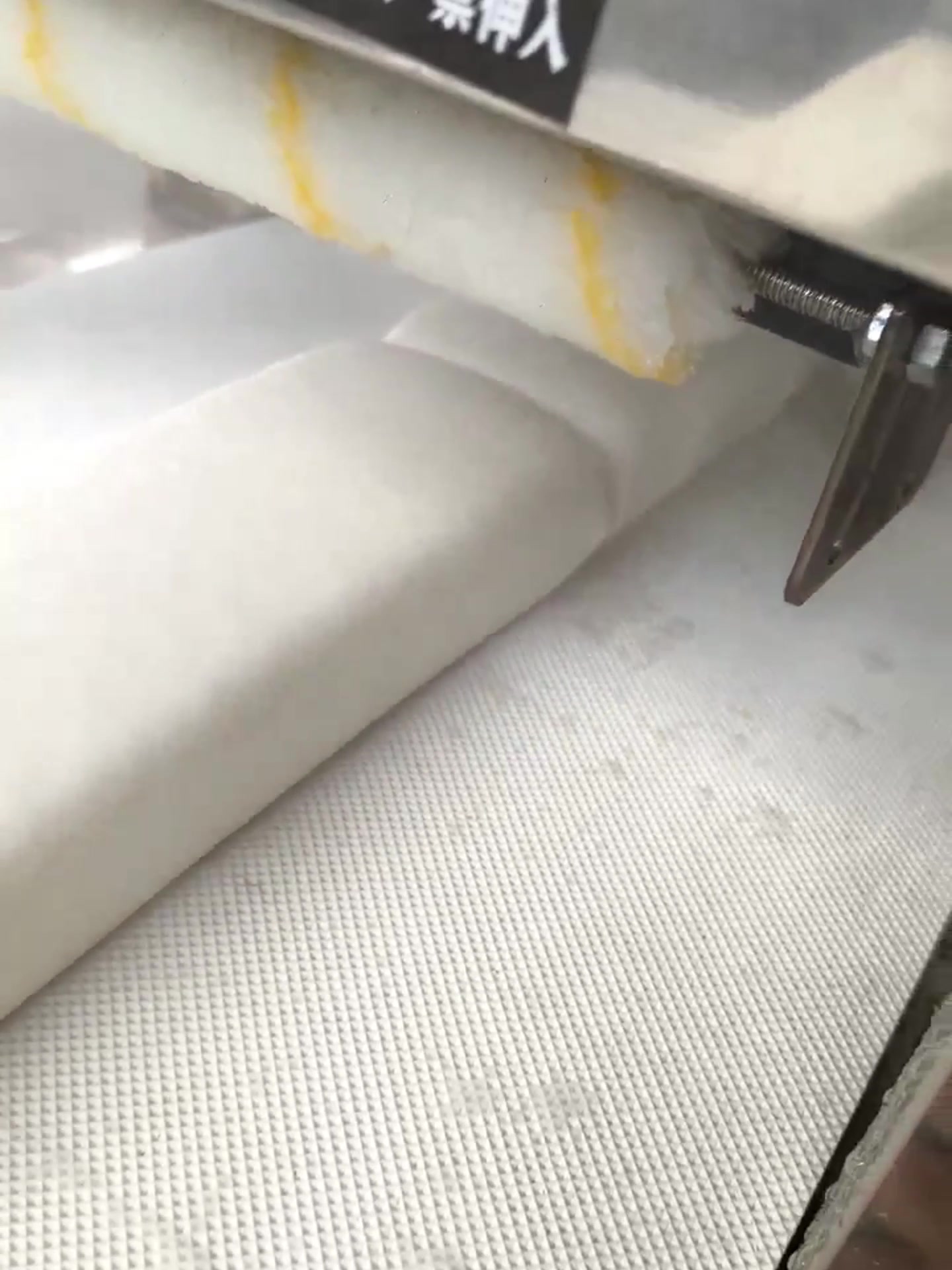 一小时2000斤产量的年糕流水线,喜欢的老板关注我哦!