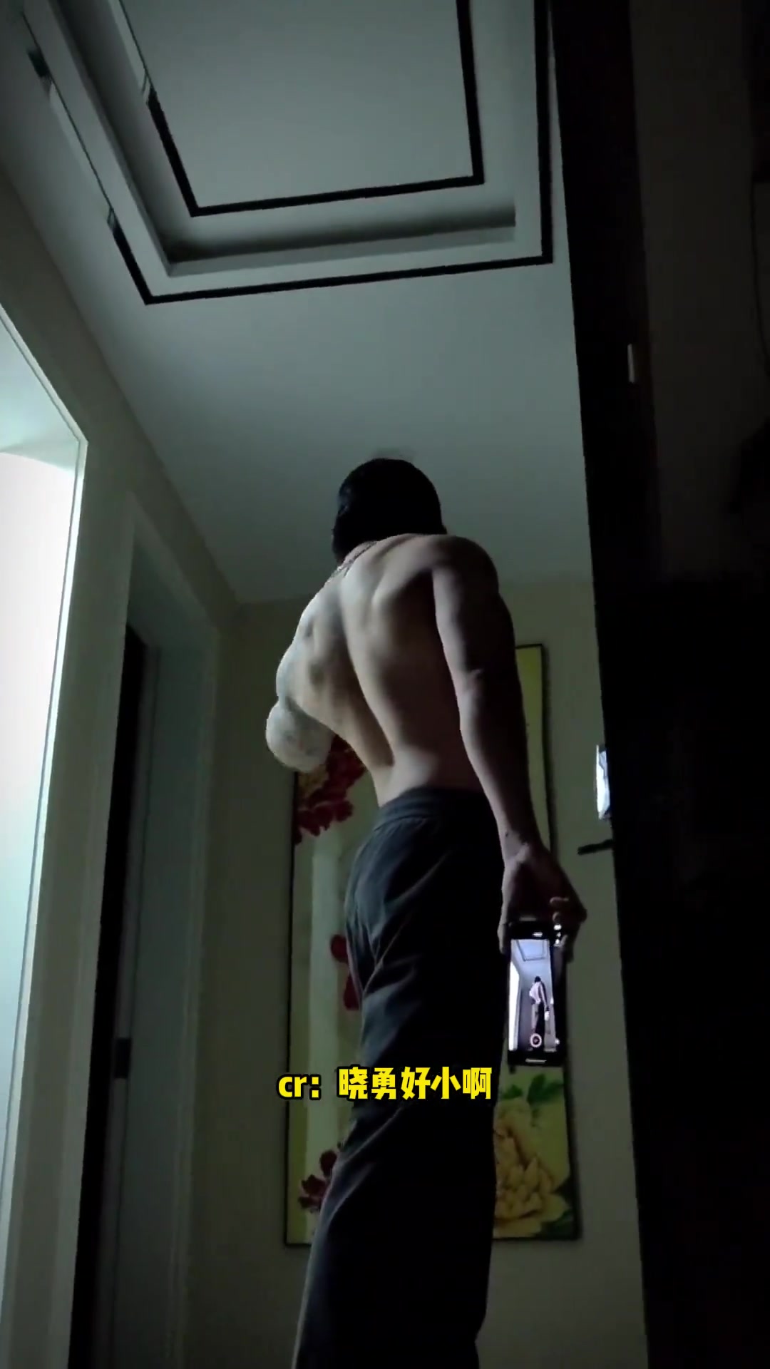 我就知道,你们男人有自己的美妆博主 对镜拍 肌肉男 万万没想到