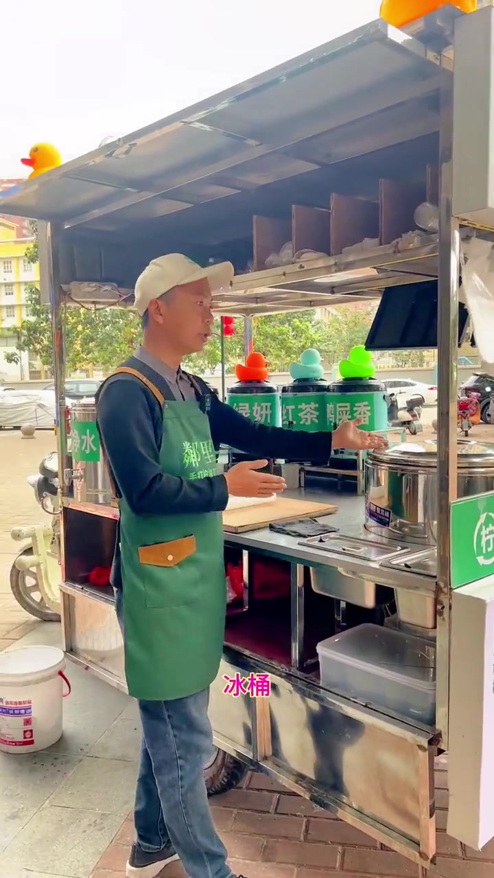 记录摆摊生活 手打柠檬茶 摆地摊创业的视频 三轮车摆摊卖柠檬茶,最强摆放攻略!