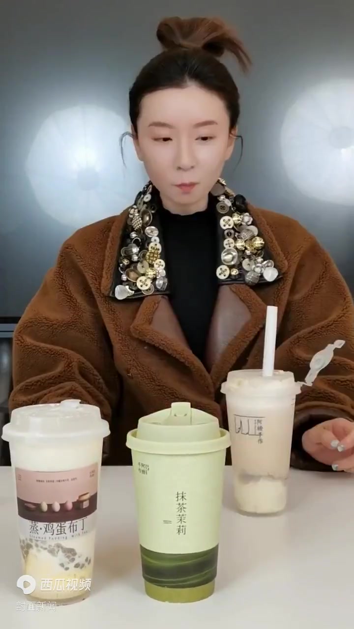 东评西测姐妹花丨揭开奶茶排队王阿嬷手作的“真相”！
