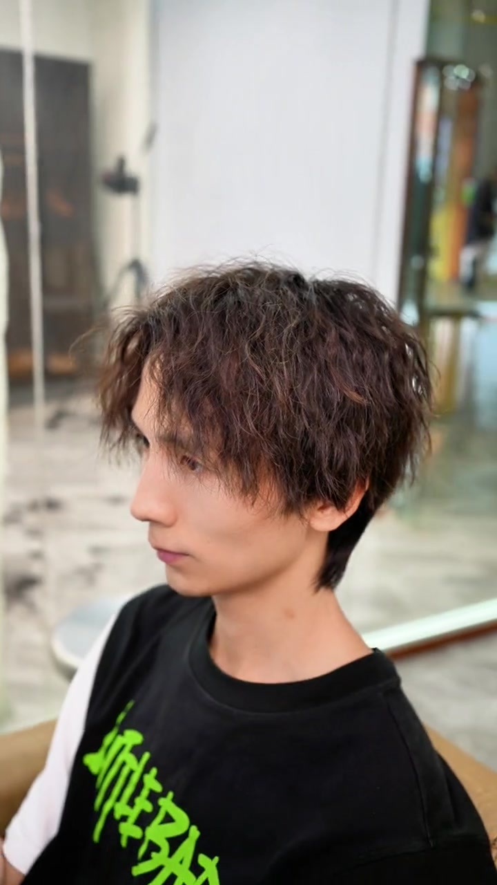 男生发量偏少额头偏高改造案例 男生烫发 广州男生理发 日系发型 男生中长发