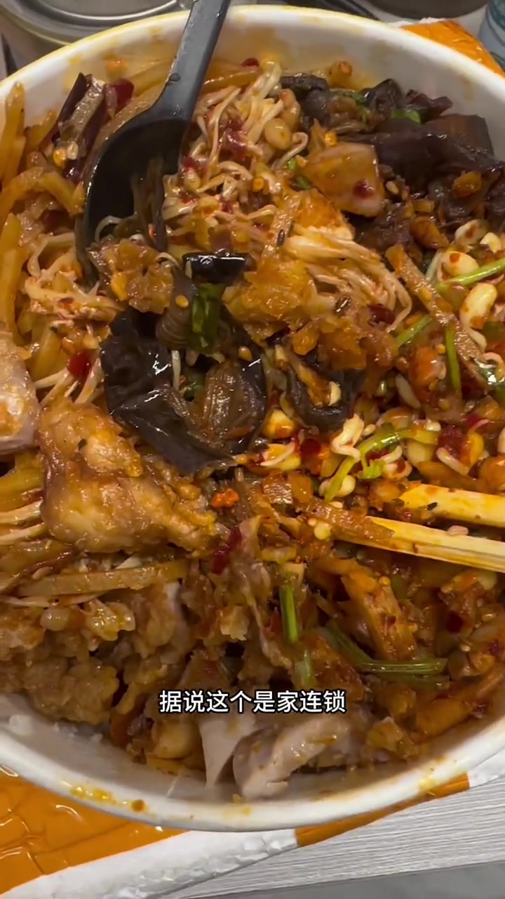 美食测评,谢宝林烤肉拌饭 镇江美食 烤肉拌饭 谢宝林烤肉拌饭 妈呀太香了 盖饭
