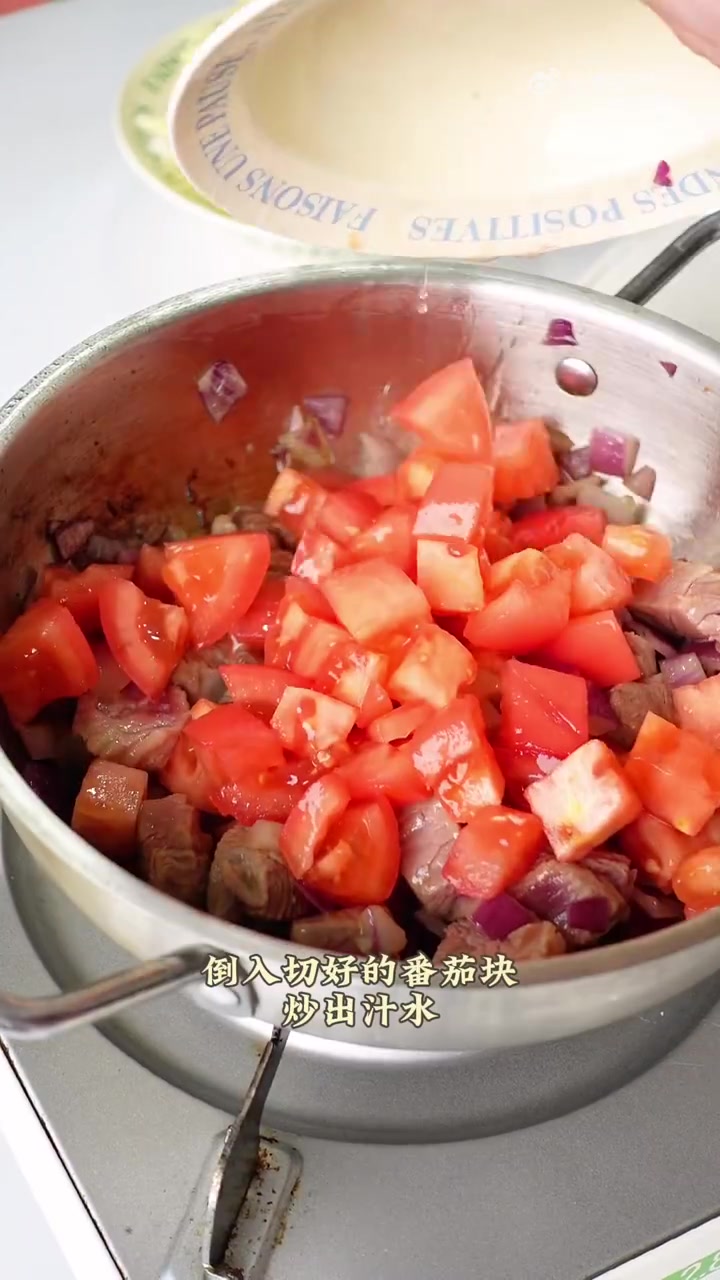 舌尖上的湖北「酸甜浓郁的罗宋汤」冬天真的很适合喝各种汤类,罗宋汤做起来也超简单,酸酸甜甜的