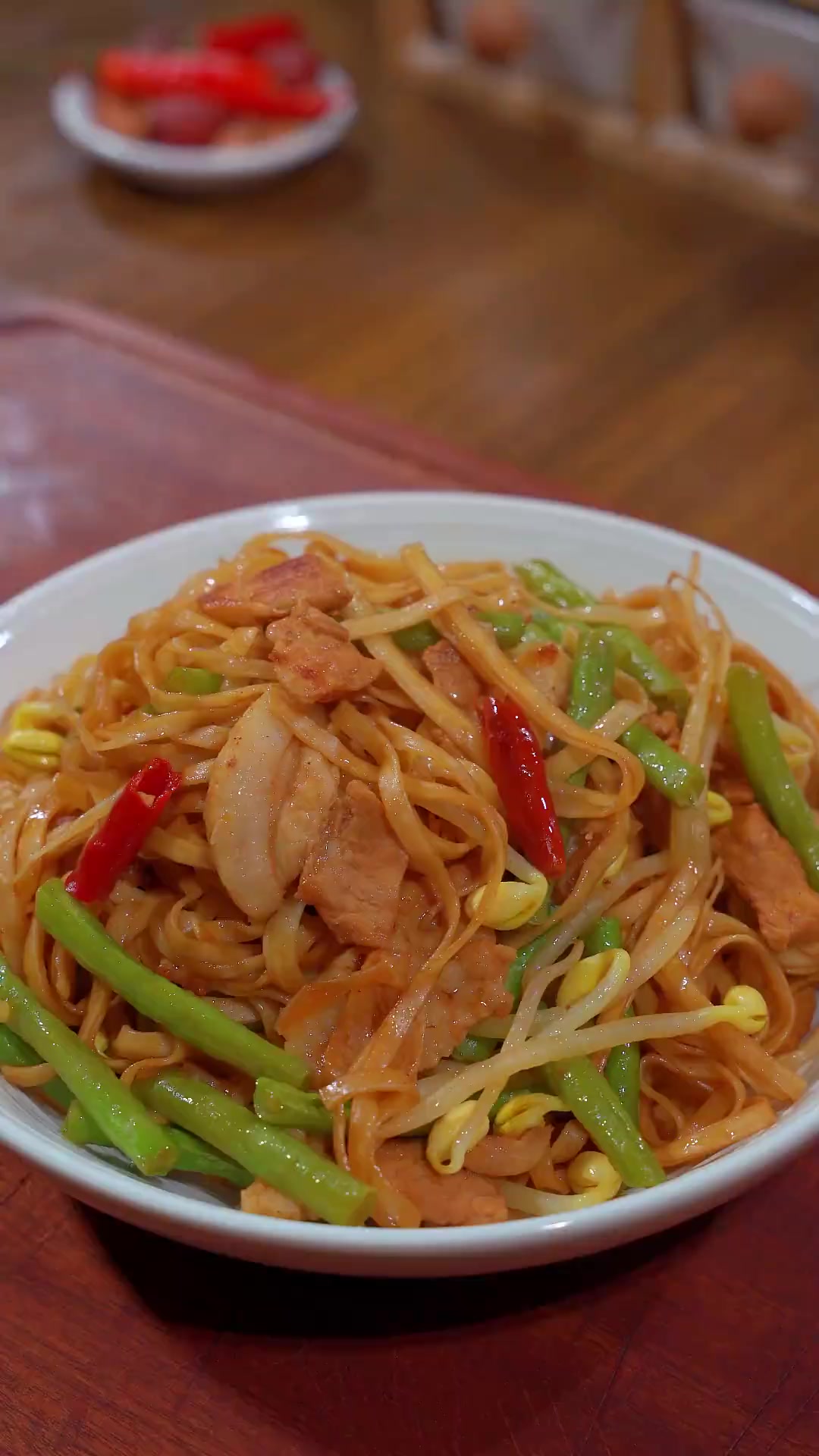 河南特色美食蒸卤面,软香入味,劲道又好吃 河南特色美食 蒸卤面 蒸面条 美食