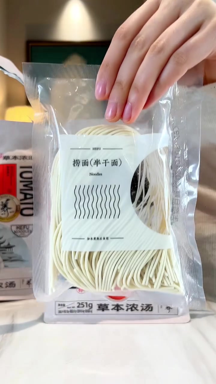 终于在家也能吃上我最爱的和府捞面了,厨房小白也能做出门店级的水平,一口下去番茄在嘴里爆汁太